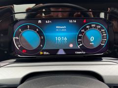 Fahrzeugabbildung Volkswagen Golf VIII Lim. Life Navi Sitzh ACC Lane Massage