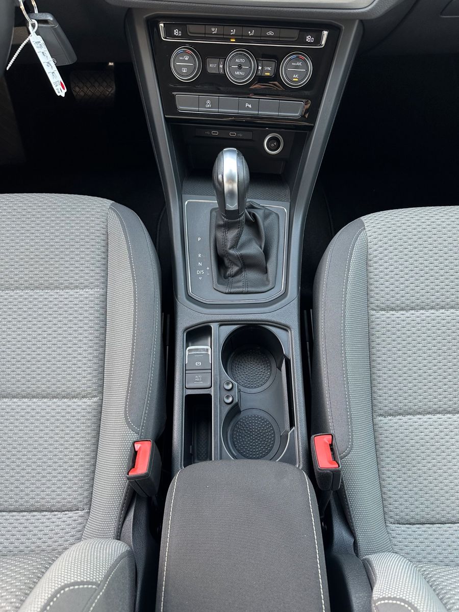 Fahrzeugabbildung Volkswagen Touran 2.0 TDI DSG Comfortline NAV+LED+AHK