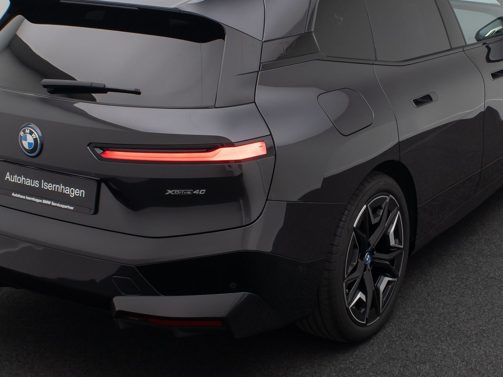 Fahrzeugabbildung BMW iX xD40 Sportpaket DAB SkyLounge 360° AHK 22Zoll