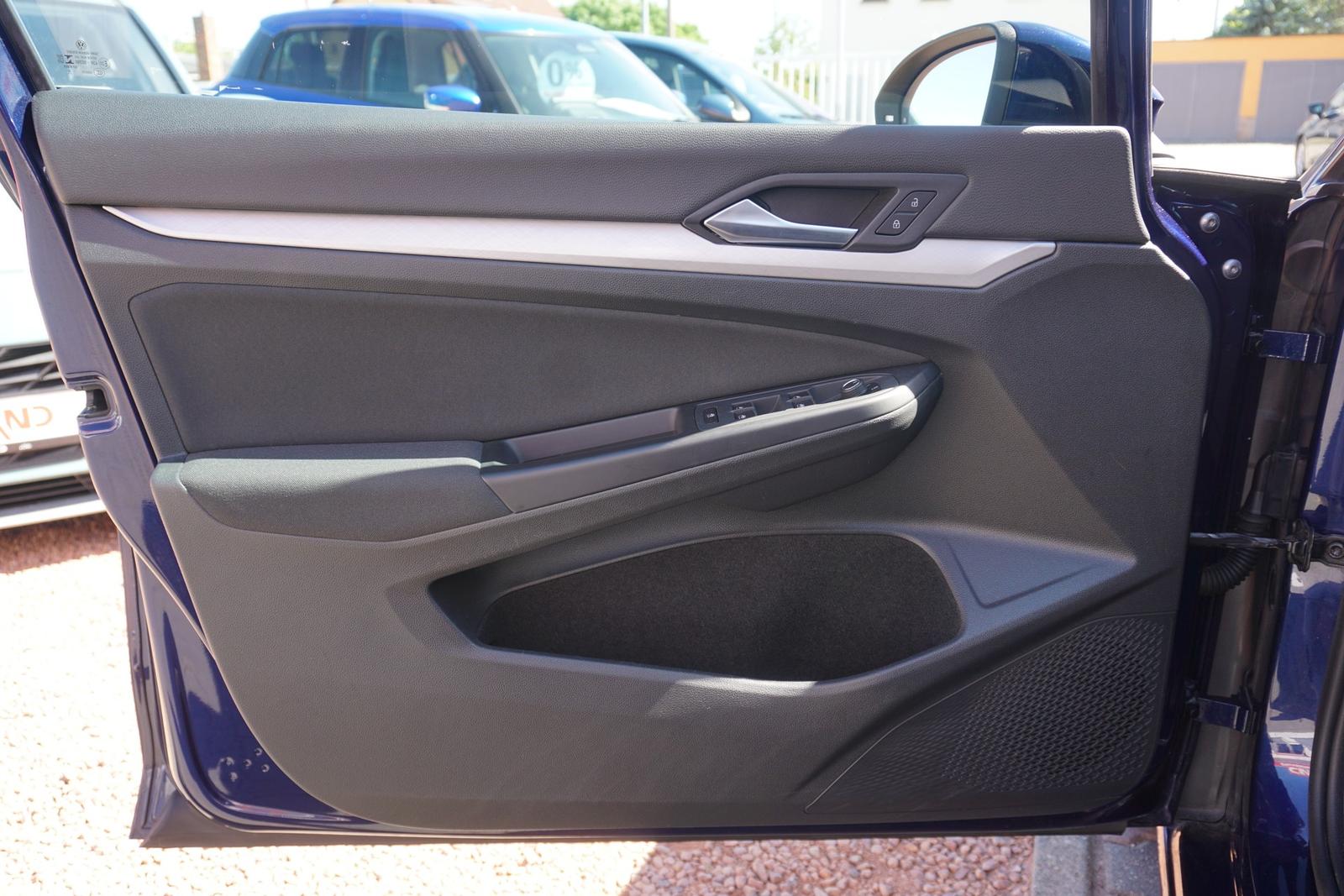 Volkswagen Golf VIII 1.5 TSI Life LED Navi App-Connect ACC, миниатюра 29