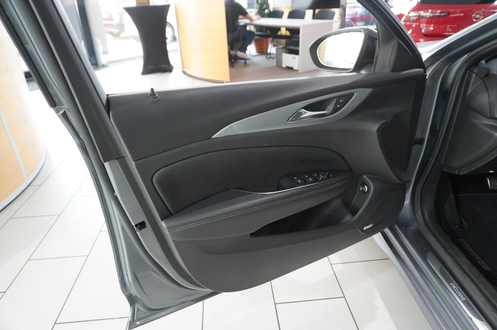 Fahrzeugabbildung Opel Insignia B ST 2.0D GSi 4X4 NAVI/LED/HUD/PANO/AHK