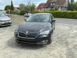 Skoda Superb Lim. Ambition - Skoda Superb Ambition mit Benzin-Antrieb
