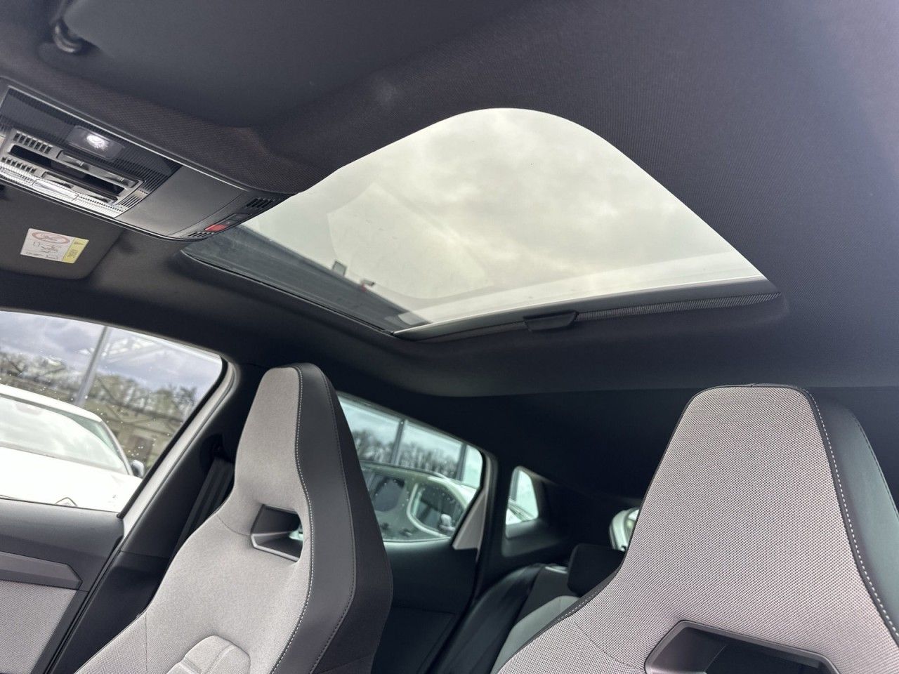 Fahrzeugabbildung SEAT Ibiza FR 1.0 TSI 85 kW - mit KI generiert/bearbeitet
