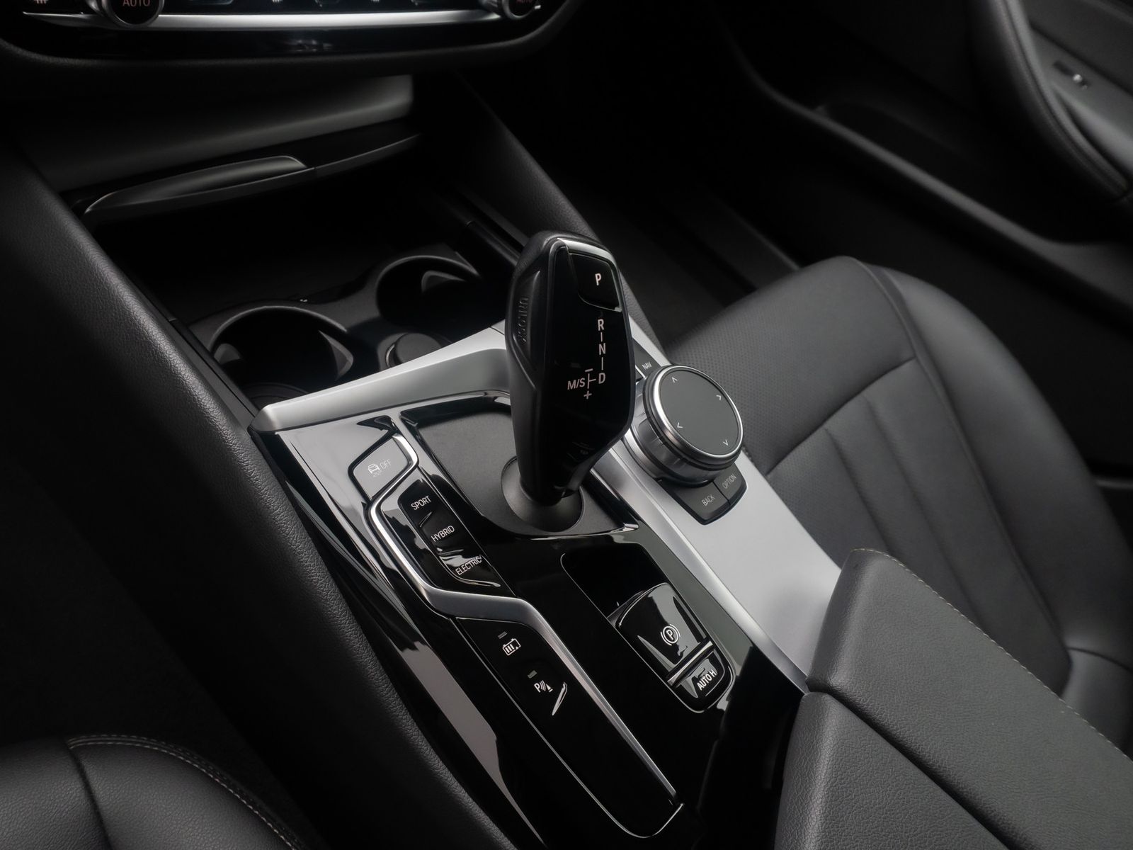 Fahrzeugabbildung BMW 530e Alarm AHK HUD DAB 4xKlima HiFi Leder Sport