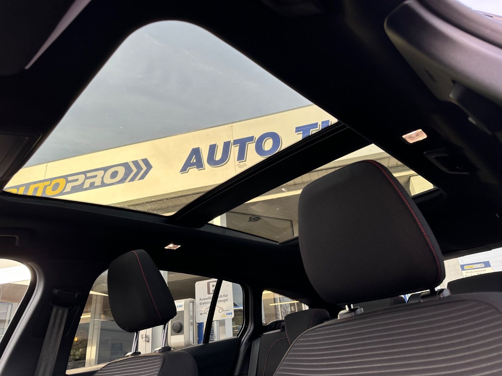 Fahrzeugabbildung Ford Focus Turnier 1.0 ST-Line X Pano/ACC/Matrix/Navi