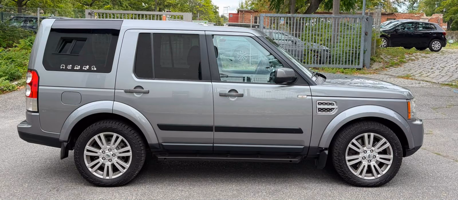 Land Rover Discovery 4 SDV6 256 ch SE • 7 places • Cuir • GPS • Suspension pneumatique • Attelage 3,5 t