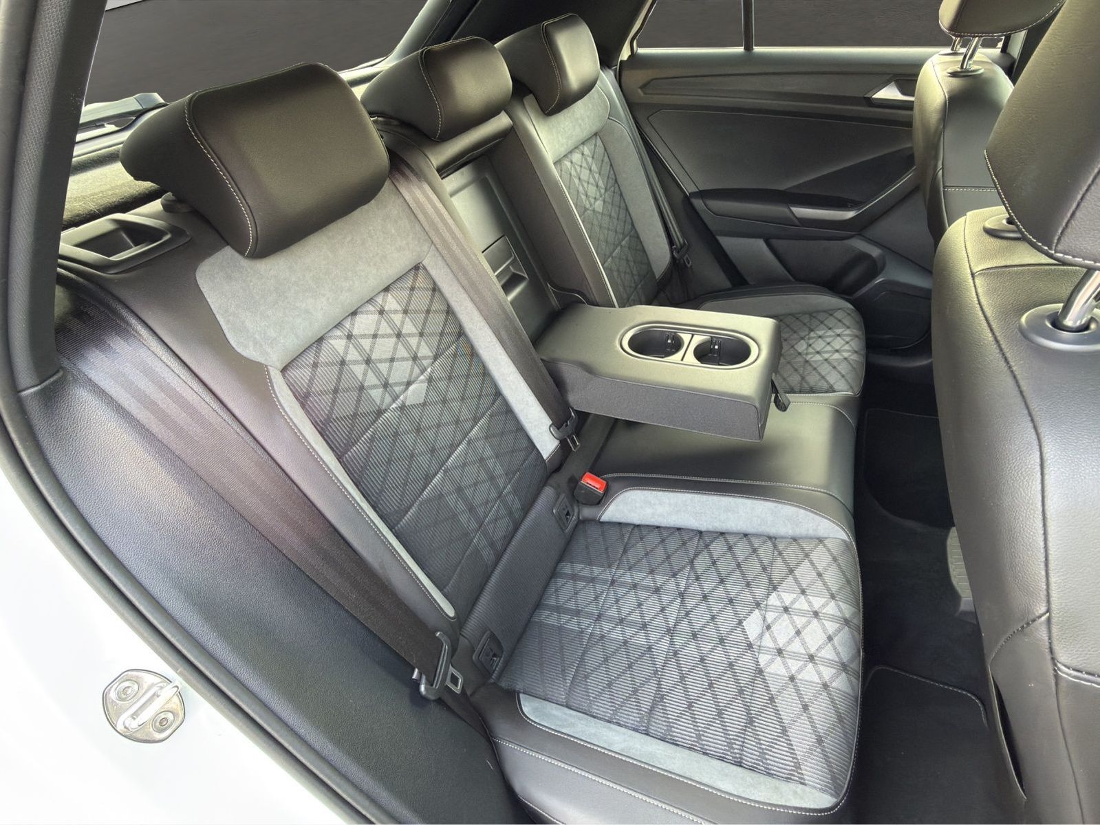 Volkswagen T-Roc - Bild 15