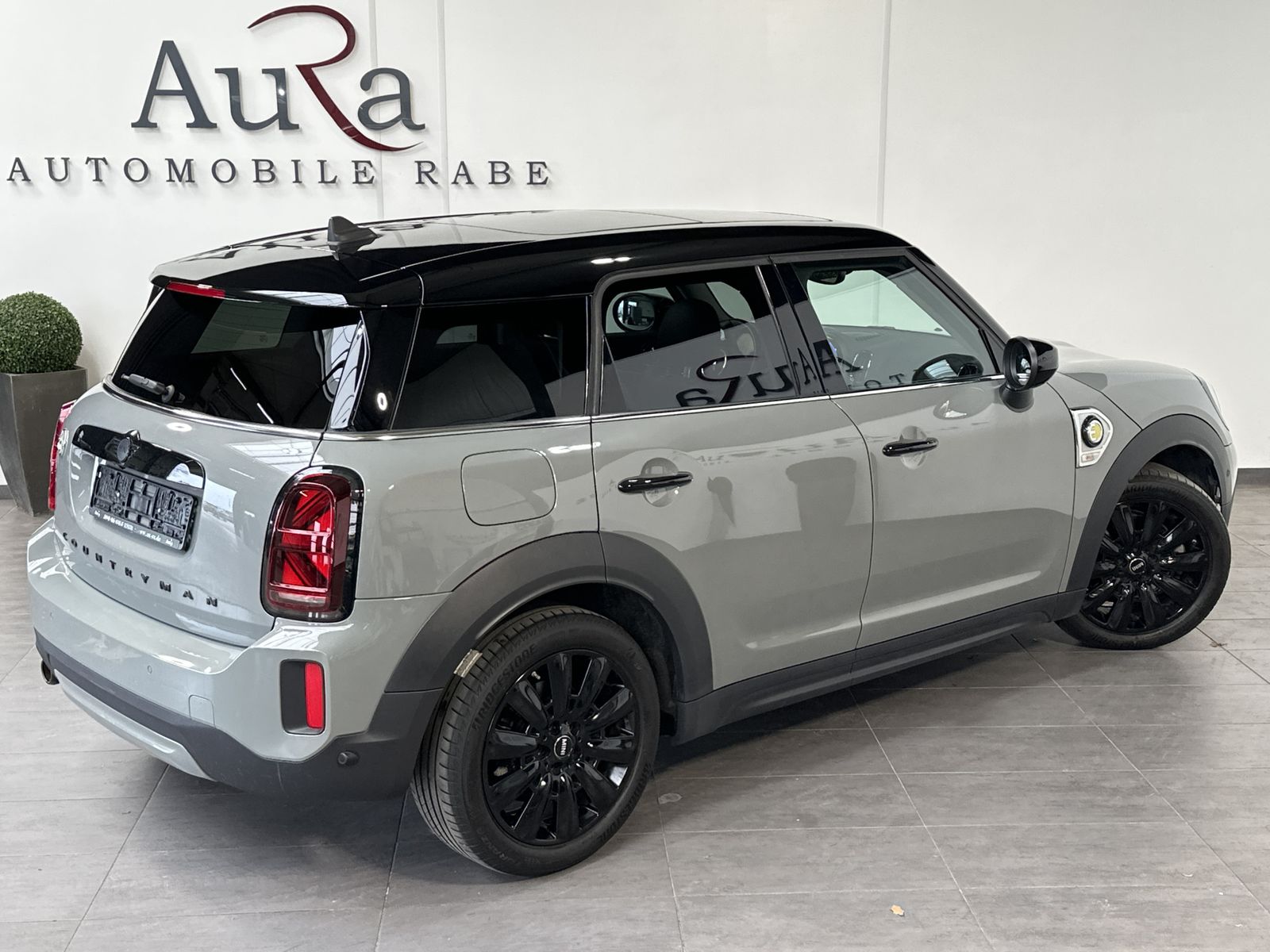 Fahrzeugabbildung MINI Cooper SE Countryman All4 NAV+LED+PANO+KAM+18ZO