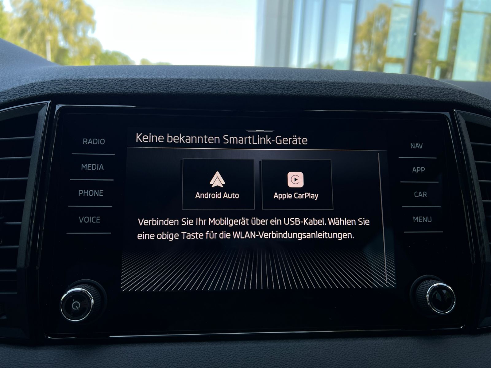 Fahrzeugabbildung SKODA Karoq Balance 1.5 TSI  *AHK, ACC, Rückfahrkamera