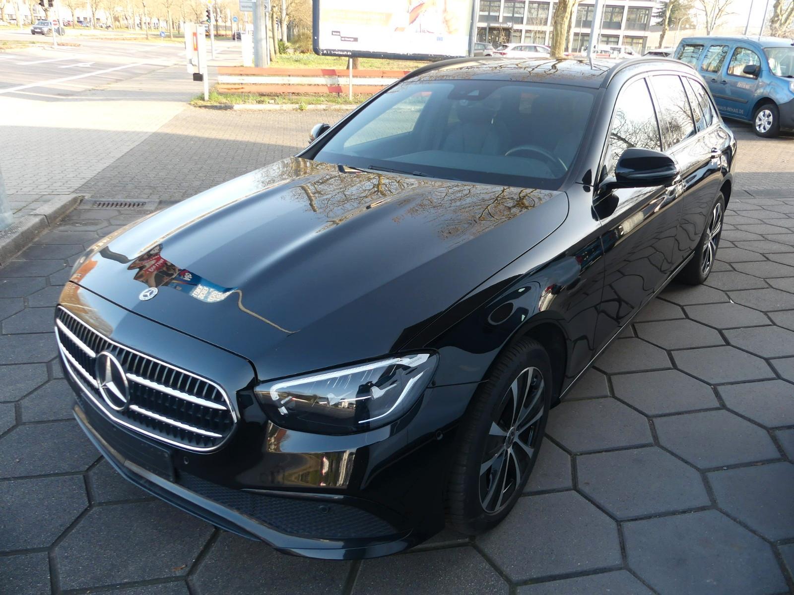 Mercedes-Benz E 300de AVANTGARDE PANO LF Keyless AHK Night Pak