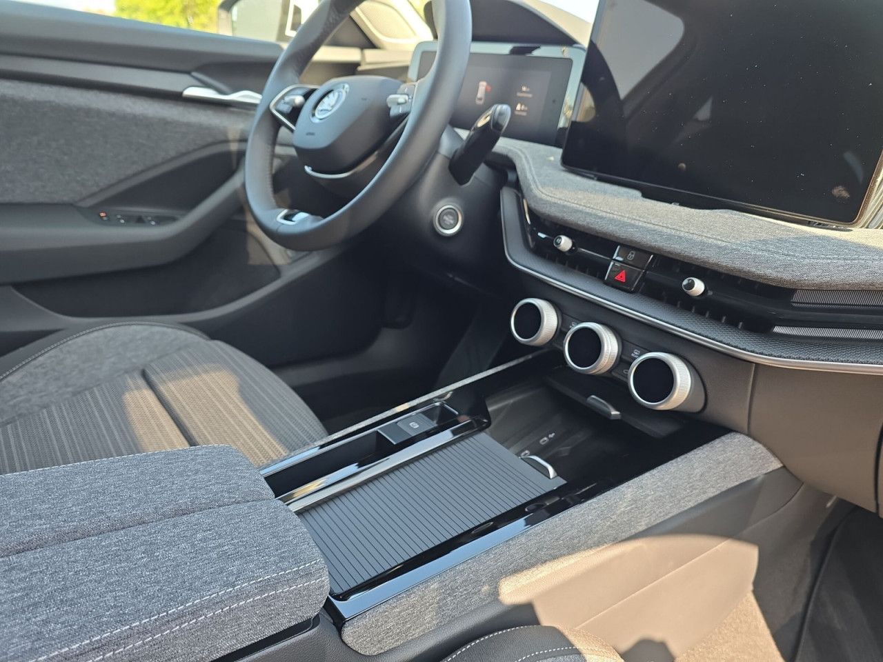 Fahrzeugabbildung SKODA Superb Combi Selection TS110/1.5A7F