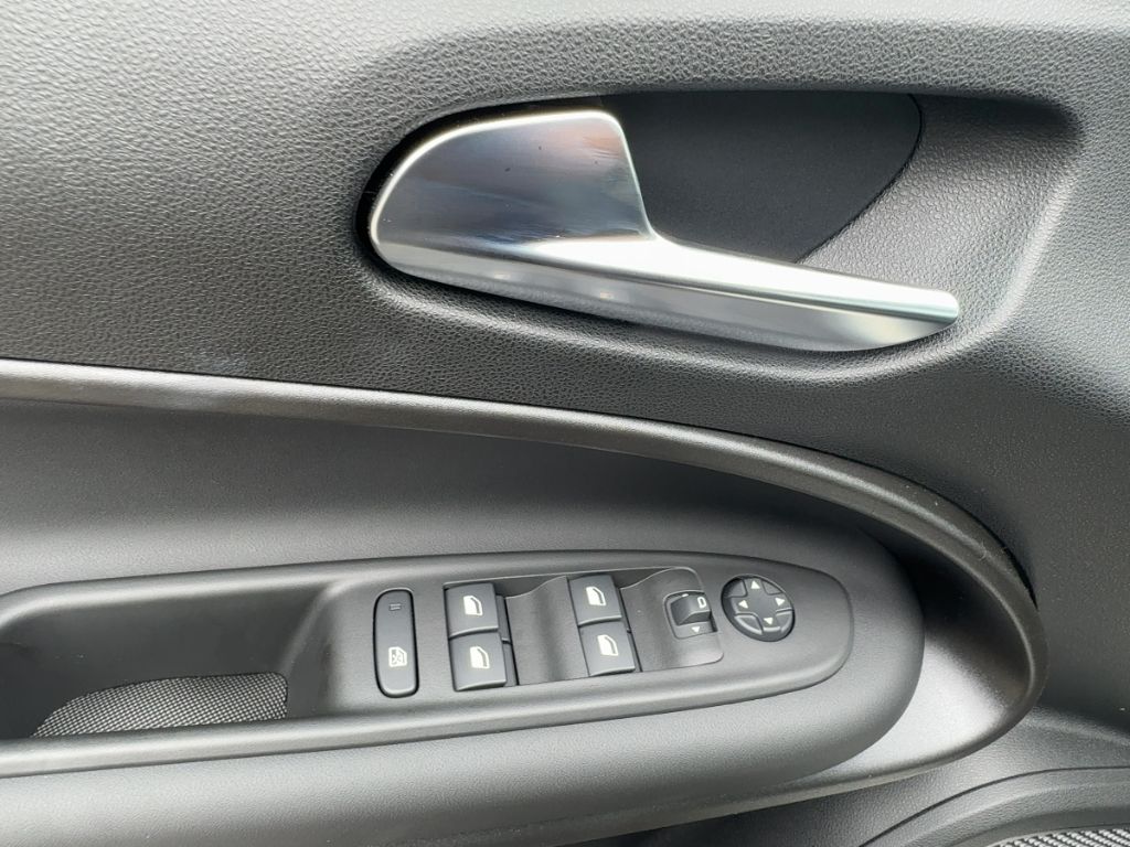 Fahrzeugabbildung Jeep Avenger e-Hybrid Altitude NAVI ELEKTR HECK WINTE