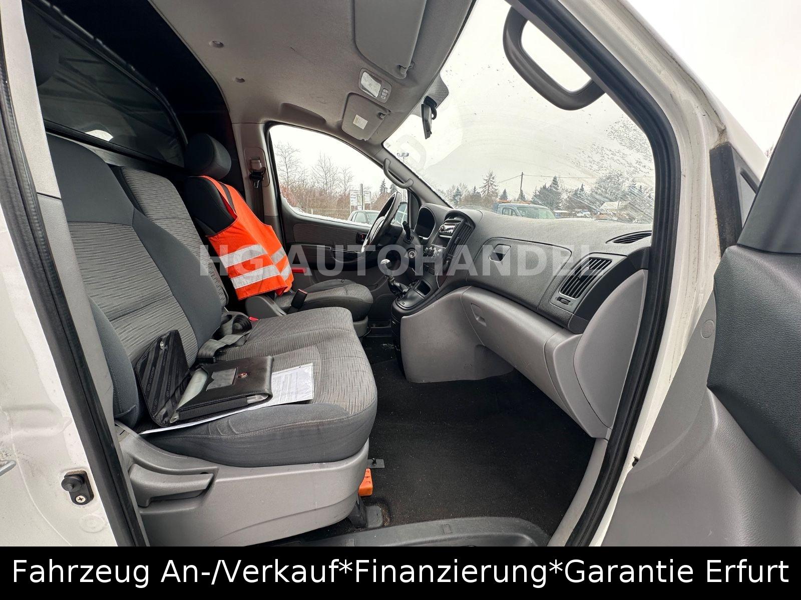 Hyundai H-1 Kasten 8-fach bereift