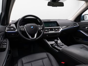 Fahrzeugabbildung BMW 320d Luxury Line Kamera HUD DAB HiFi Komfort LED