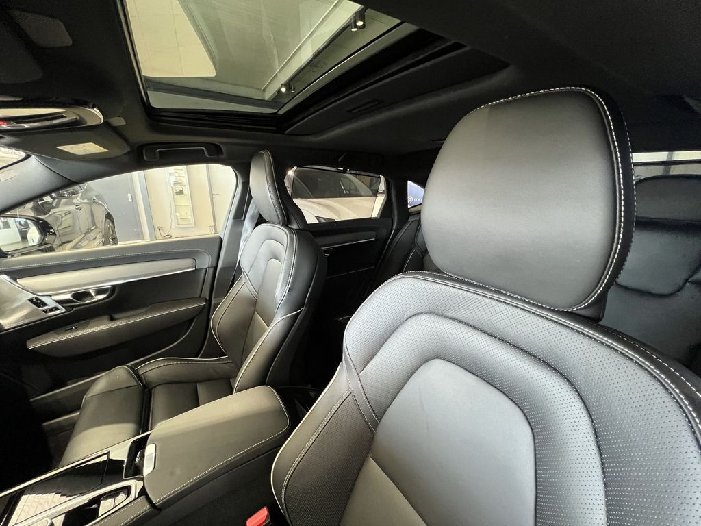 Volvo S90 T8 Ultimate Dark Recharge AWD BLIS FourC B&W