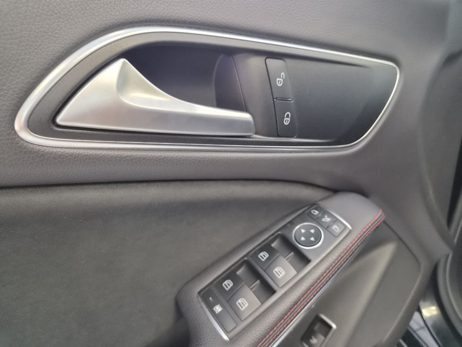 Fahrzeugabbildung Mercedes-Benz CLA 200 / Automatik / LED / AMG / GEPFLEGT