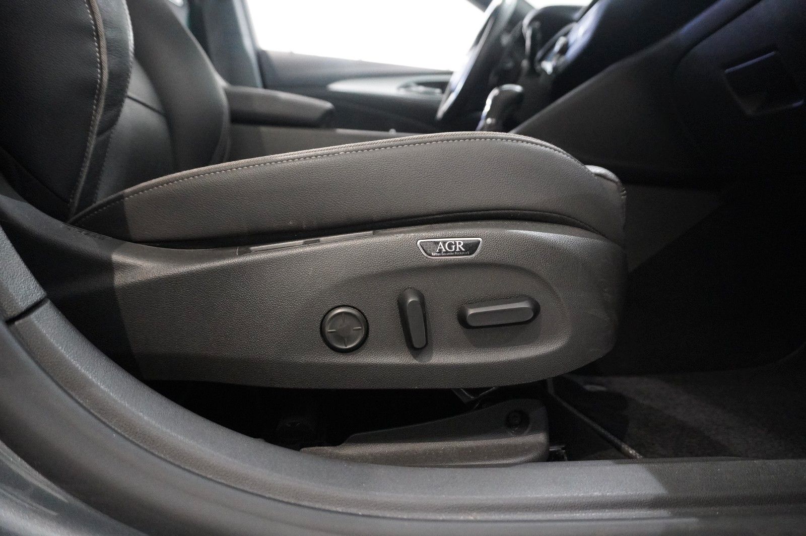 Fahrzeugabbildung Opel Insignia B ST 2.0 GSI PERFORM. NAVI/LED/360°/AHK