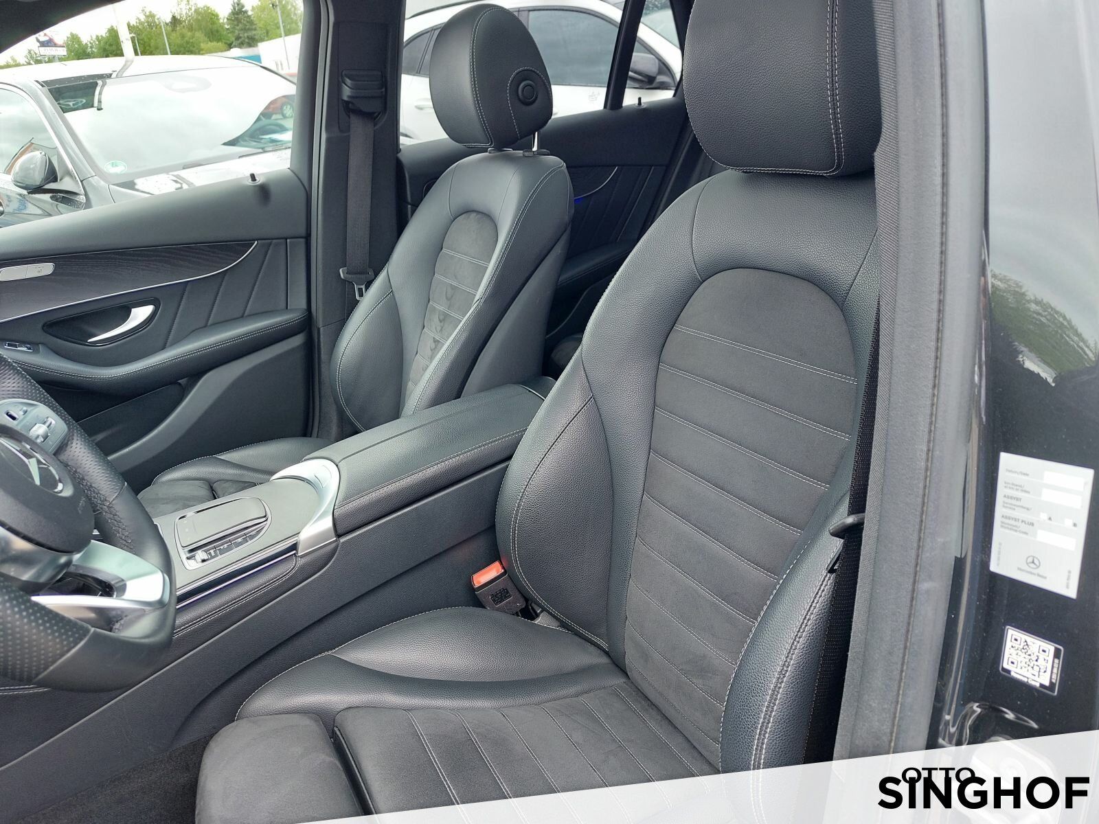 Fahrzeugabbildung Mercedes-Benz GLC 200 AMG Pano+AHK+Distronic+Night+360°+dynLED