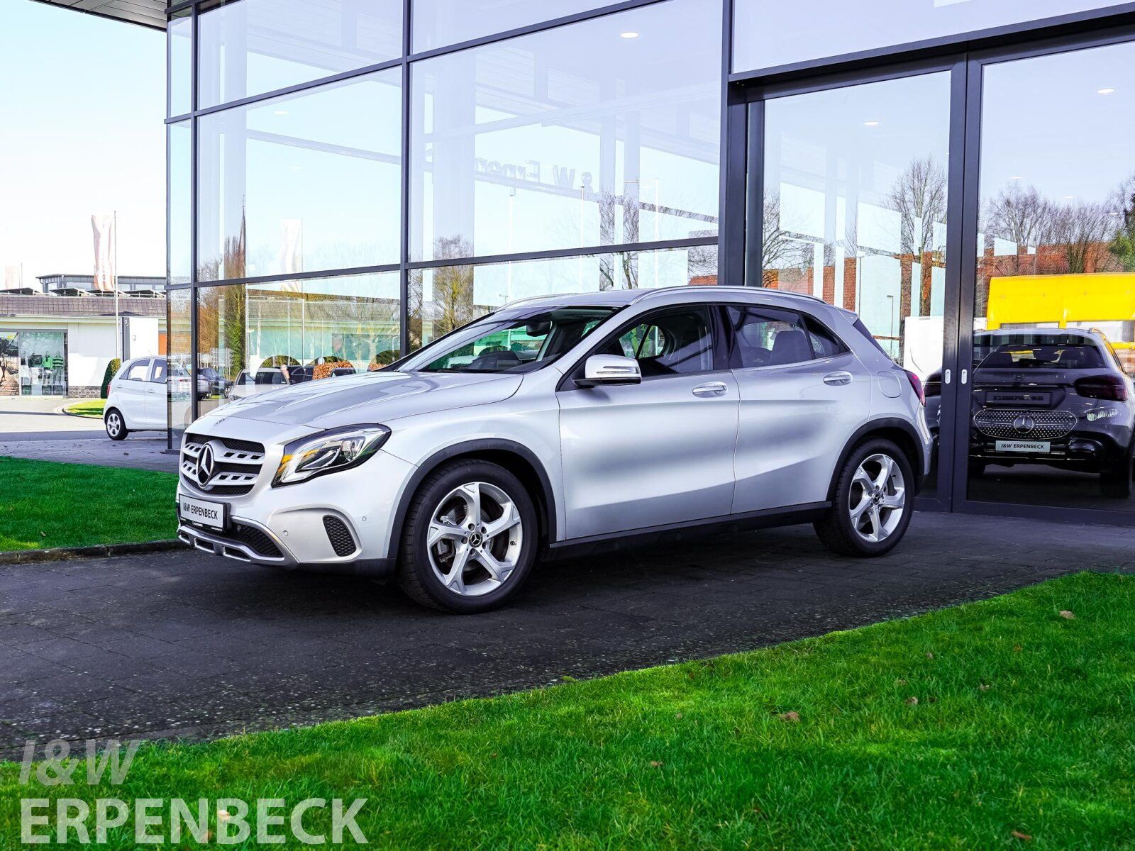 Fahrzeugabbildung Mercedes-Benz GLA 180 Sport Utility Vehicle Ambiente Tempomat