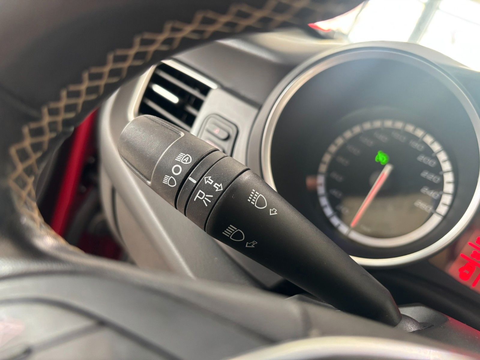 Fahrzeugabbildung Alfa Romeo Giulietta Turismo 1.4 QV-LINE NAVI/LEDER/PDC/TEM