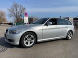BMW 318 Baureihe 3 Touring 318i Automatik - BMW 318 aus 2010: Kombi