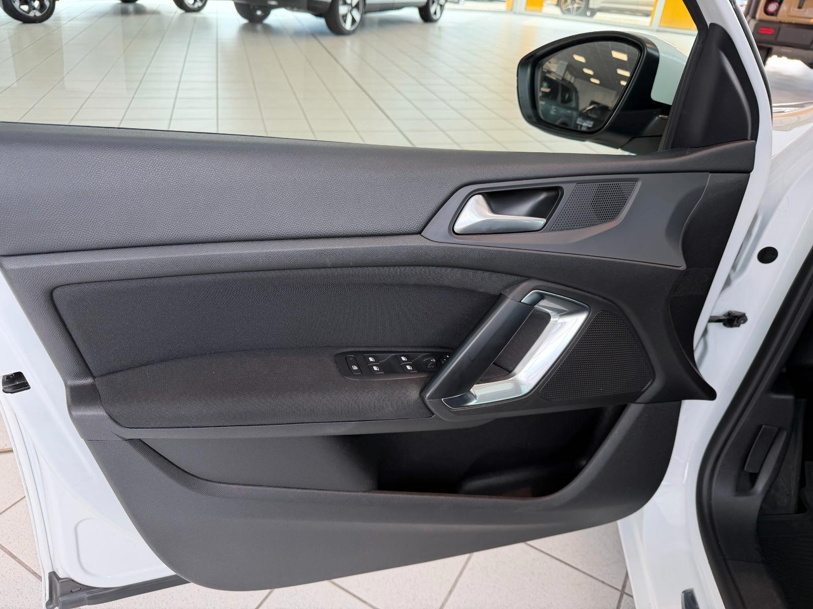Peugeot 308 Style 1.2 Kamera Panorama Sitzheizung