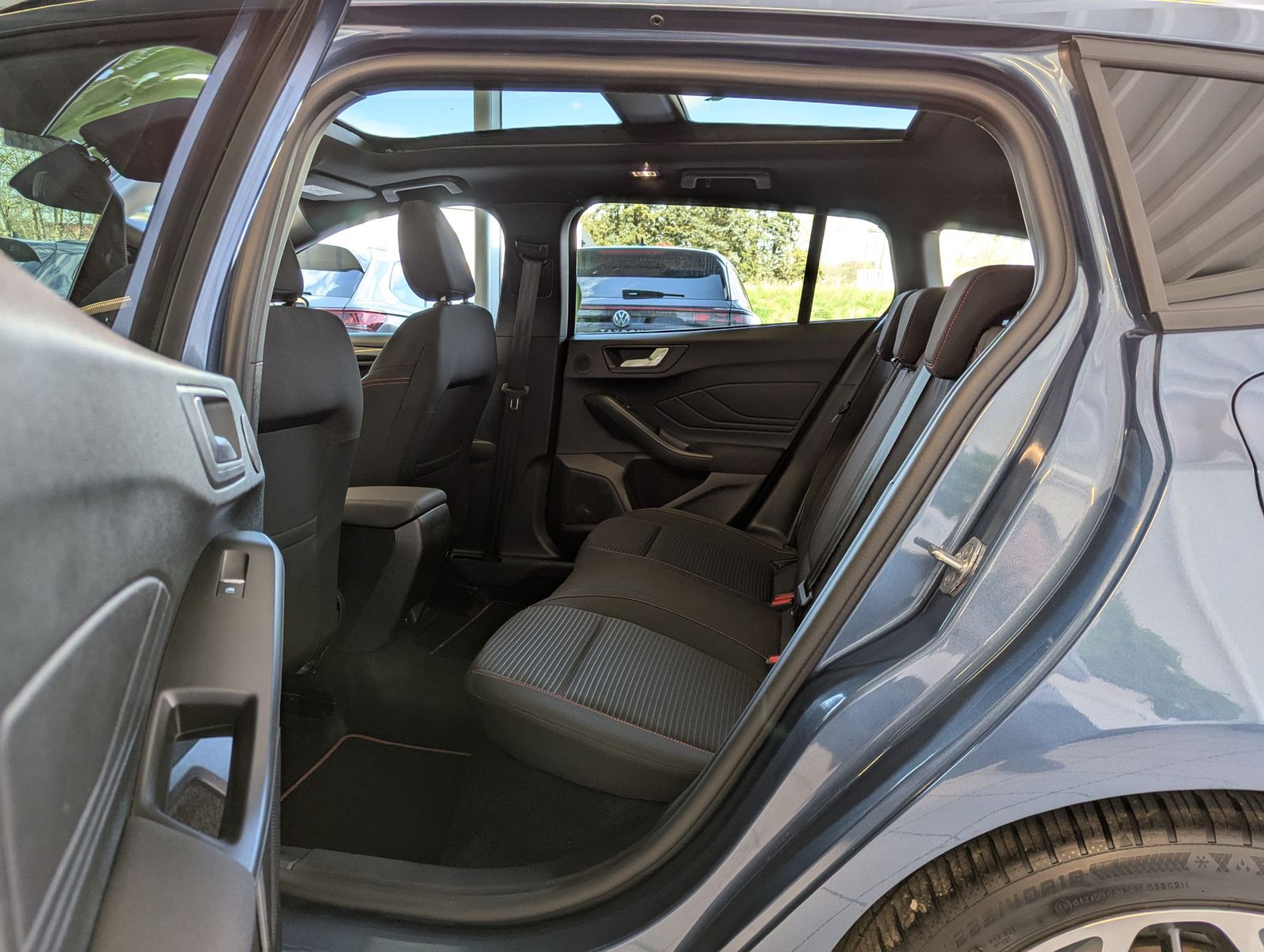 Fahrzeugabbildung Ford Focus 1.0 ST-Line X Styling Matrix B&amp;O Pano 18"