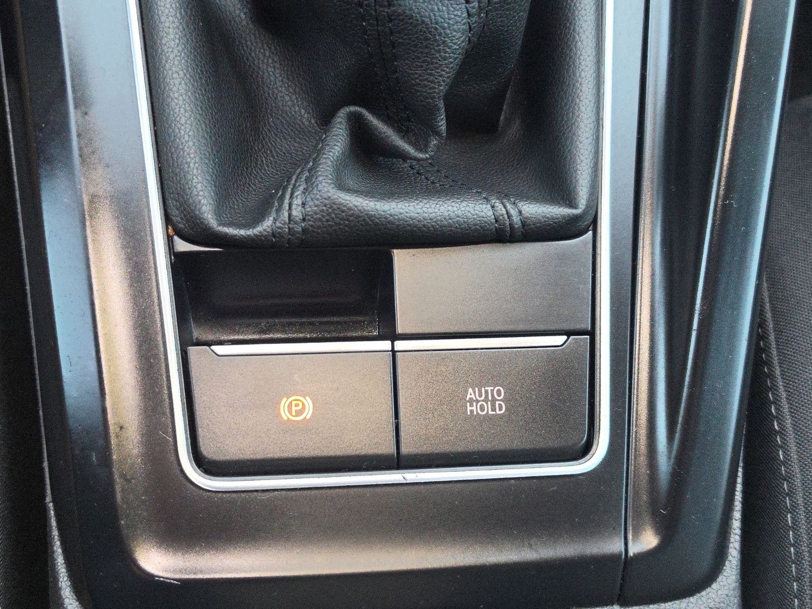 Fahrzeugabbildung Volkswagen Golf VIII Variant Life AHK ACC SHZ LED Apple Car