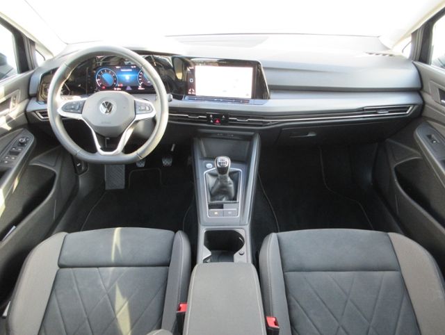Golf VIII Variant 1.5 TSI Style AHK/PANORAMA/LED