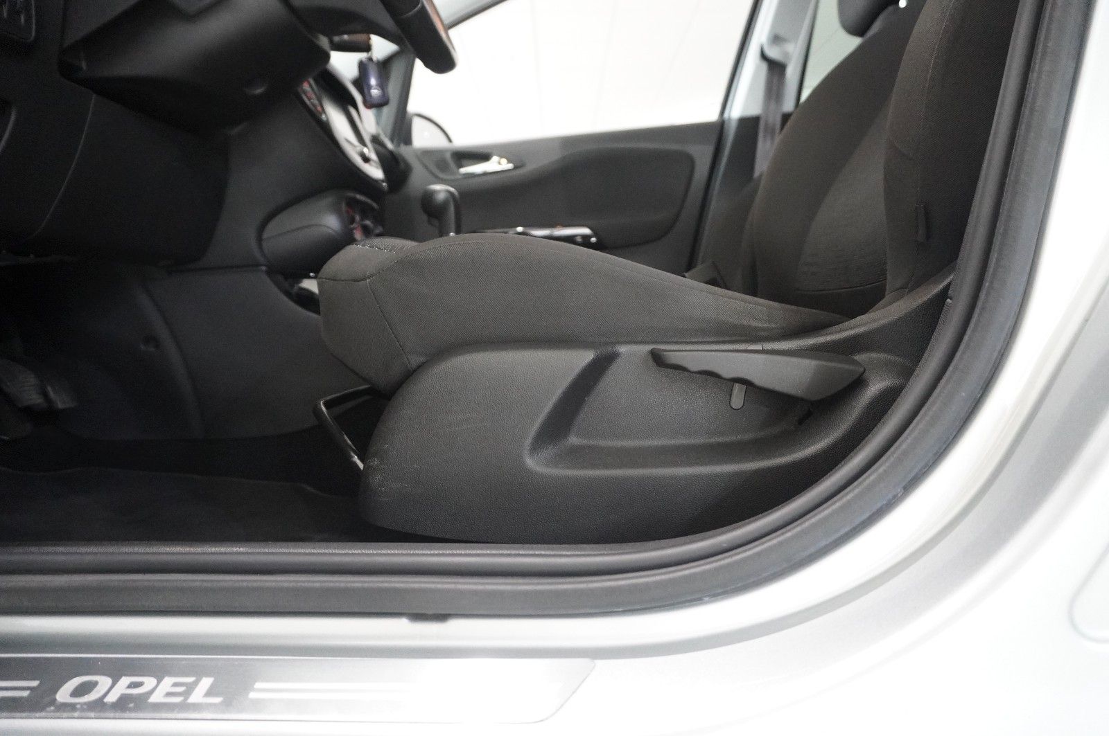 Fahrzeugabbildung Opel Corsa E Active 1.4  NAVI/PDC/SHZ/LHZ/ALU/TEMPO