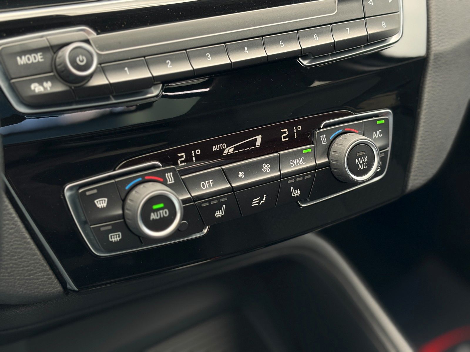 Fahrzeugabbildung BMW X1 sDrive 20d Temp. AHK PANO LED CAM KZG CarPlay