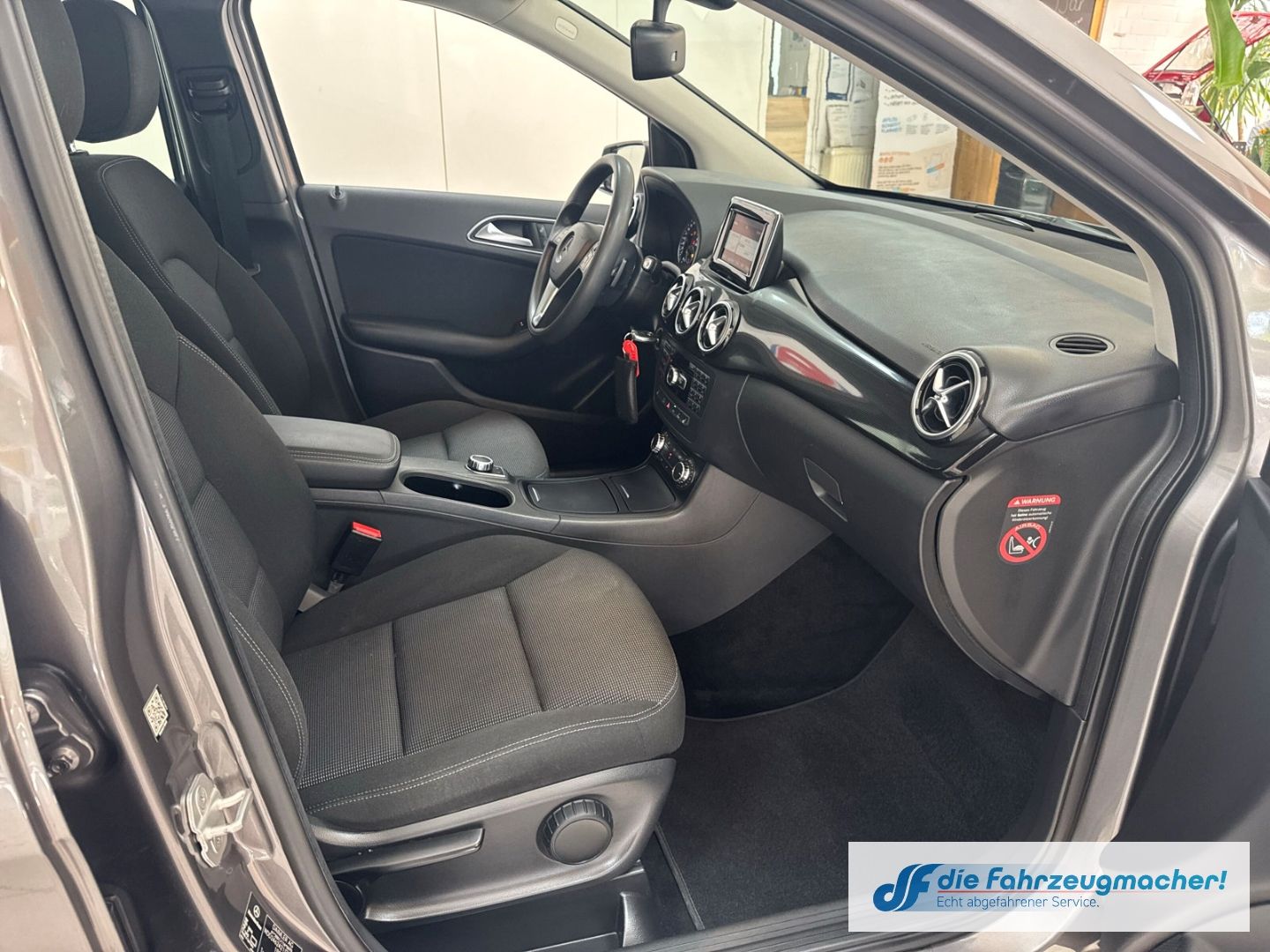 Fahrzeugabbildung Mercedes-Benz B 180 Bi-Xenon SHZ Parklenkass. Rückfahrkam. Not