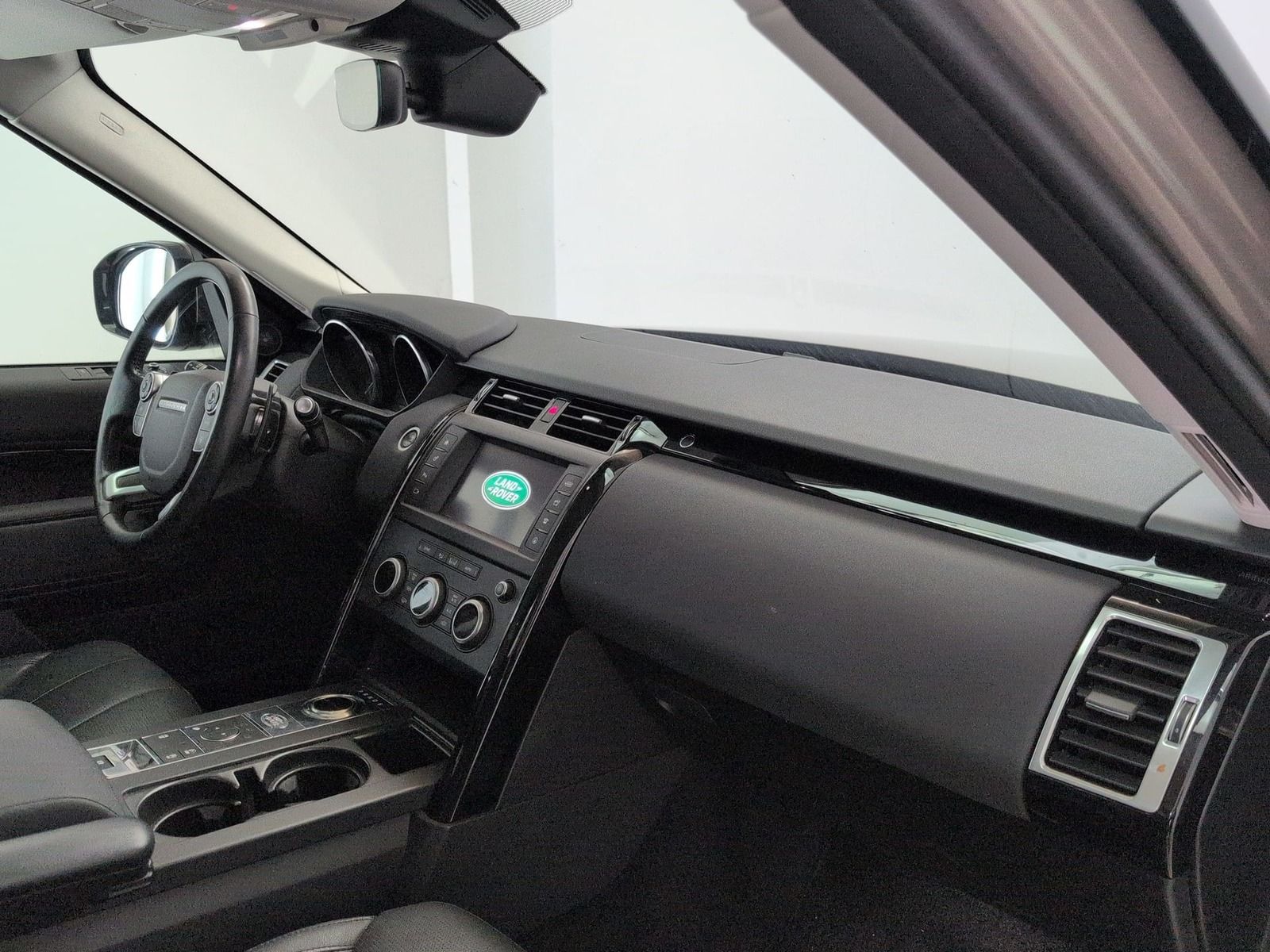 Fahrzeugabbildung Land Rover Discovery 5 2.0 TD4 SE * Leder * AHK * Navi*