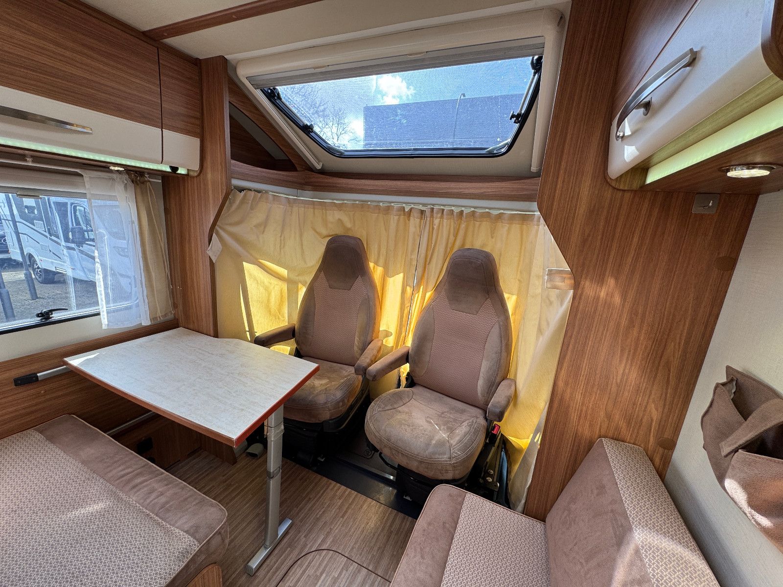 Fahrzeugabbildung Carado T 334 FIAT DUCATO AUTOMATIK SOLAR TV SAT AHK CAM