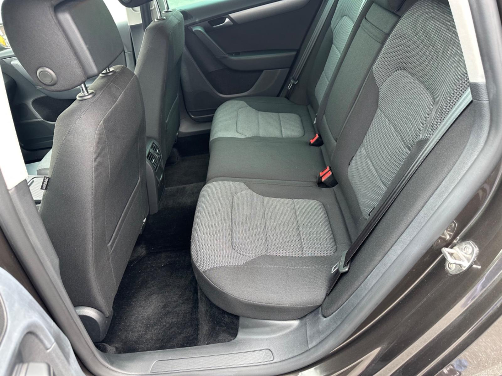 Volkswagen Passat 2012 — photo 21