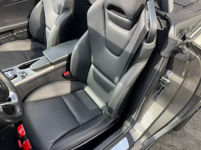Fahrzeugabbildung Mercedes-Benz SLC 300 AMG Line AIRSCARF MEMORY LED