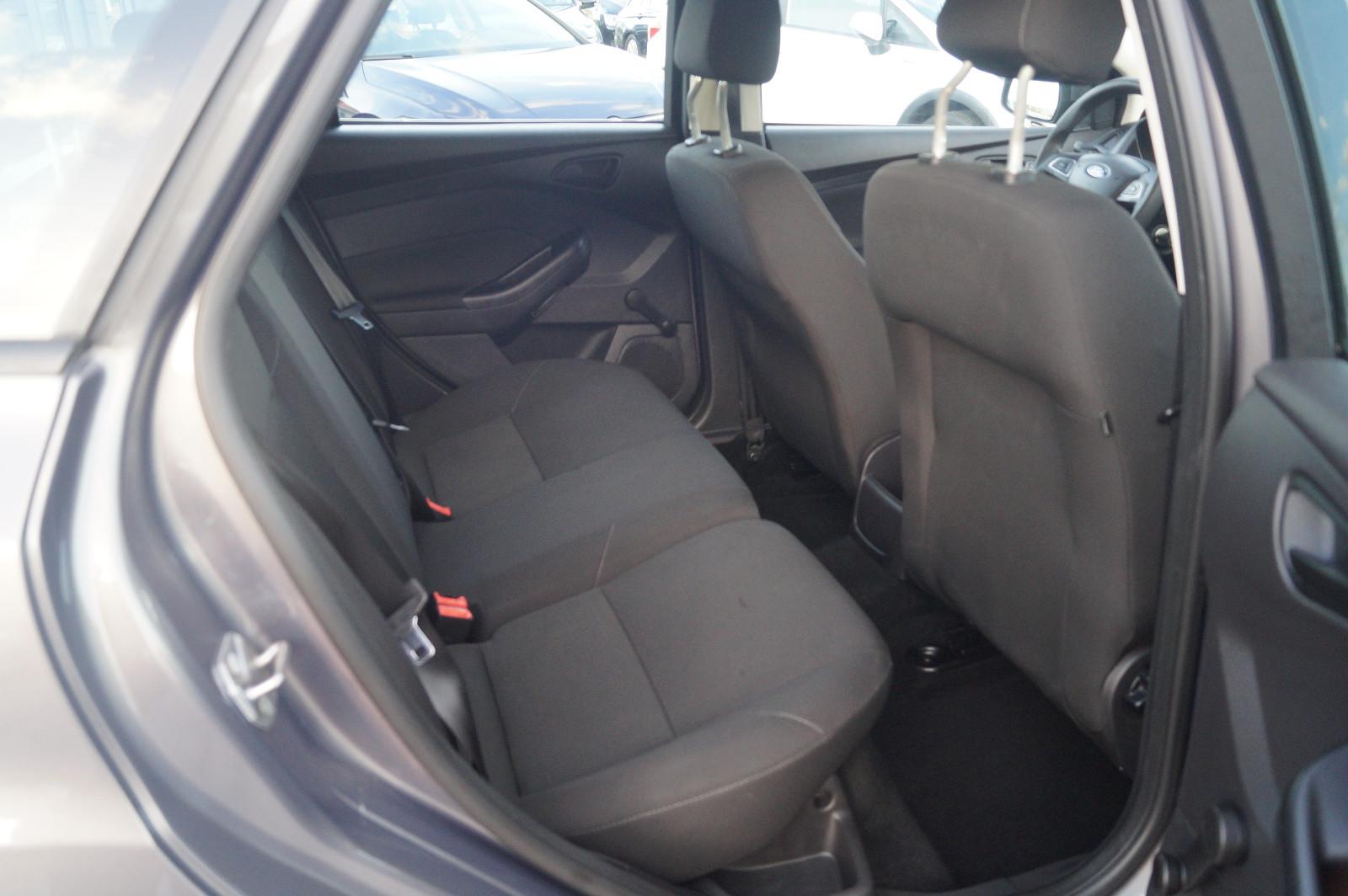 Ford Focus 2015 — photo 11