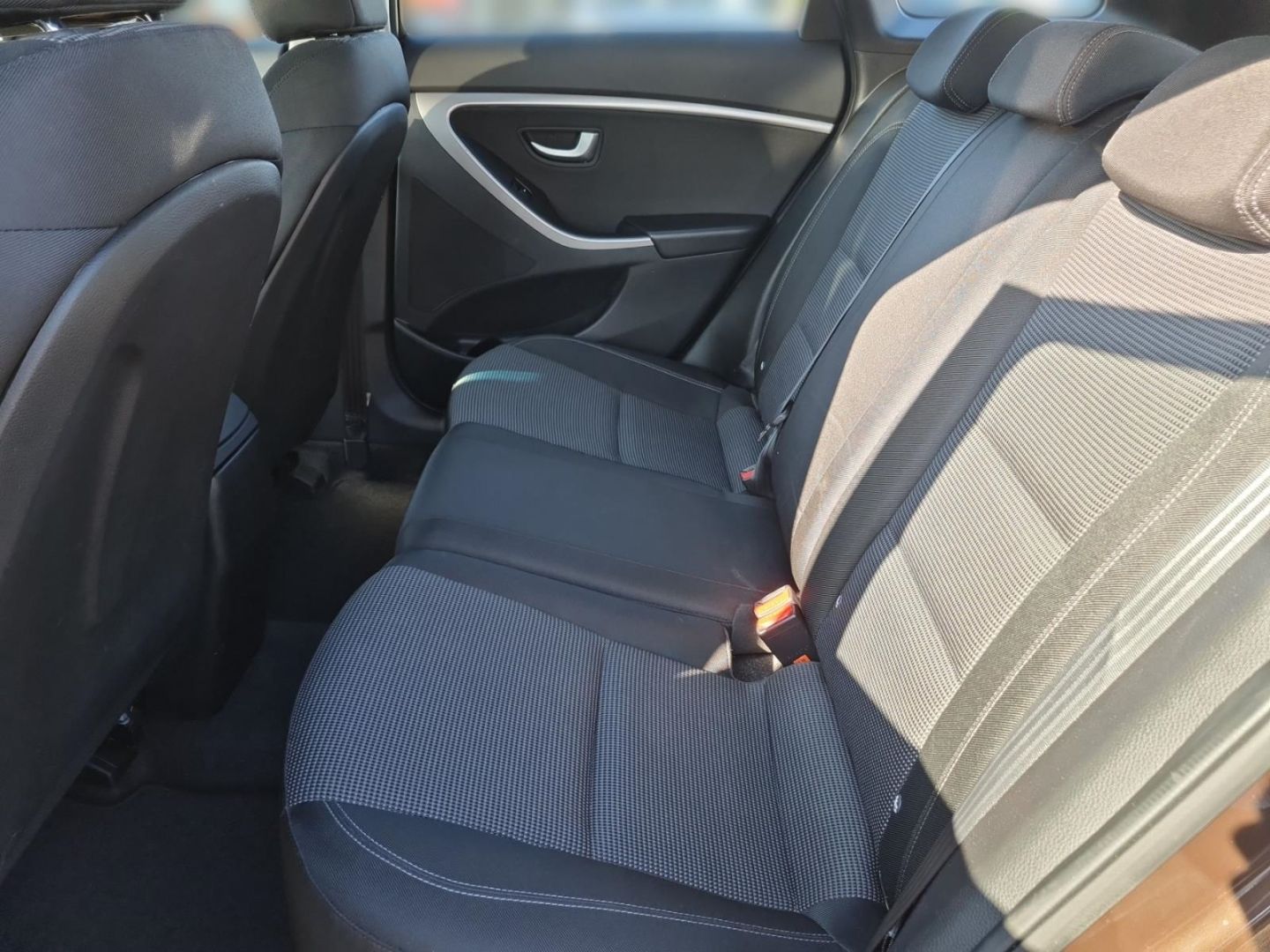 Fahrzeugabbildung Hyundai i30 YES! SILVER 1.6 GDI KLIMA+PDC+TEMPOMAT