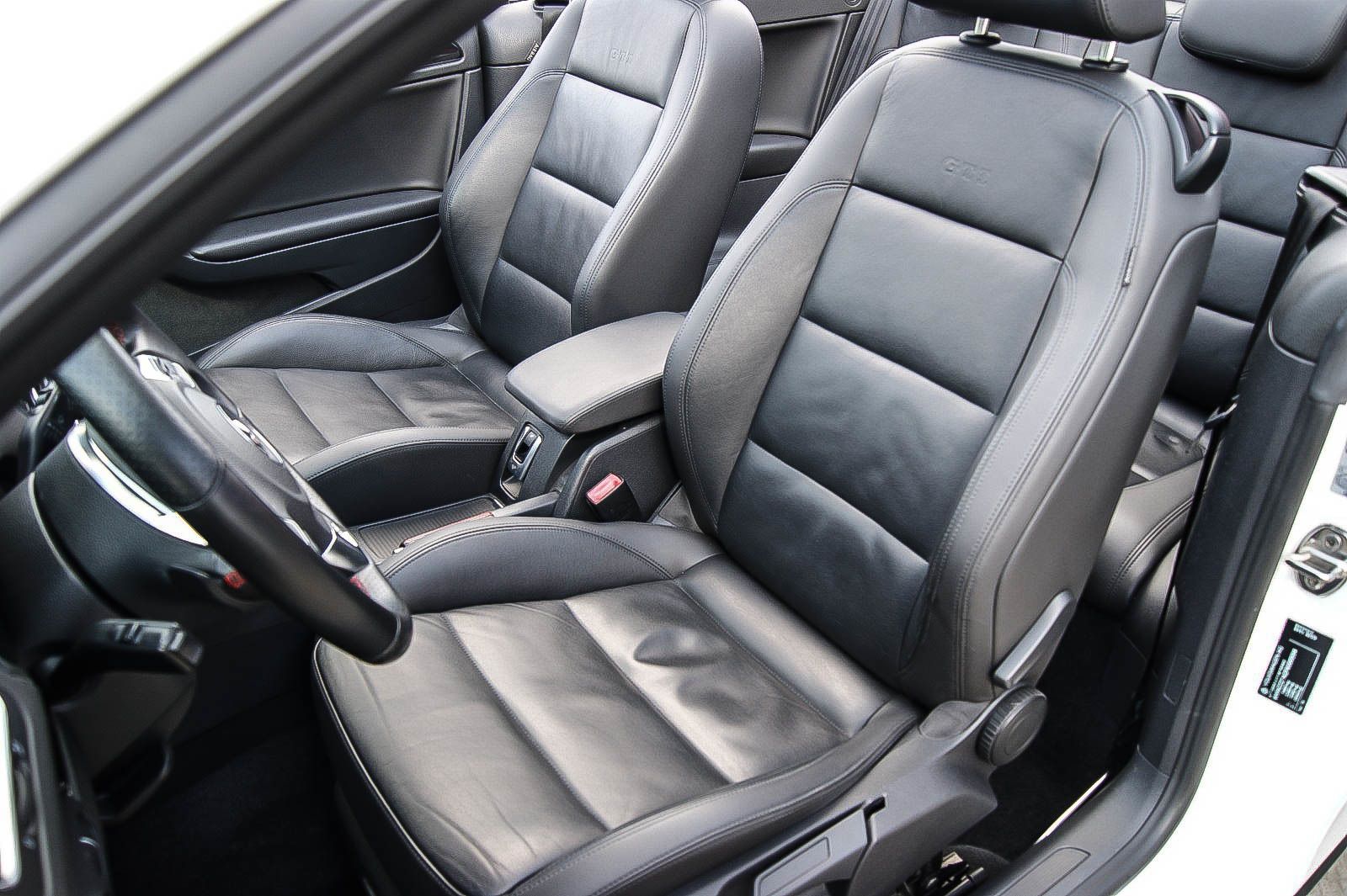 Fahrzeugabbildung Volkswagen Golf VI GTI Cabriolet 20TSI DSG XENON LEDER NAVI
