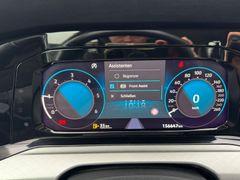 Fahrzeugabbildung Volkswagen Golf VIII Lim. Life Navi Sitzh ACC Lane Massage