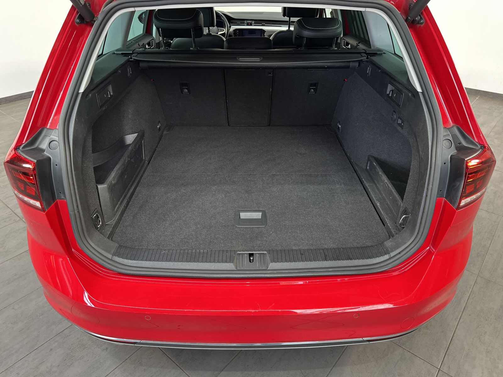 Fahrzeugabbildung Volkswagen Passat Variant GTE R-Line NAV+IQ-LIGHT+AHK+360°