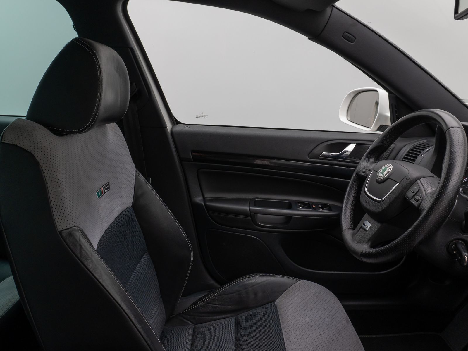Fahrzeugabbildung SKODA Octavia Combi RS Xenon PDC Navi Sport