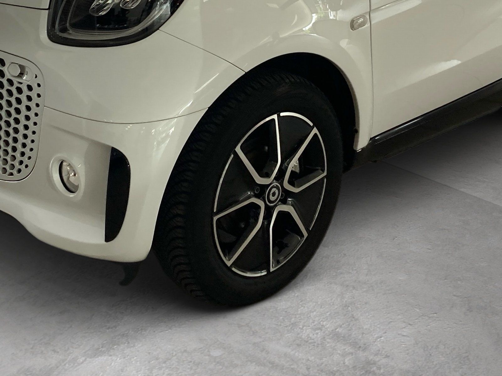 Fahrzeugabbildung Smart smart EQ fortwo Exclusive*Pano*LED*Kamera*22kW*