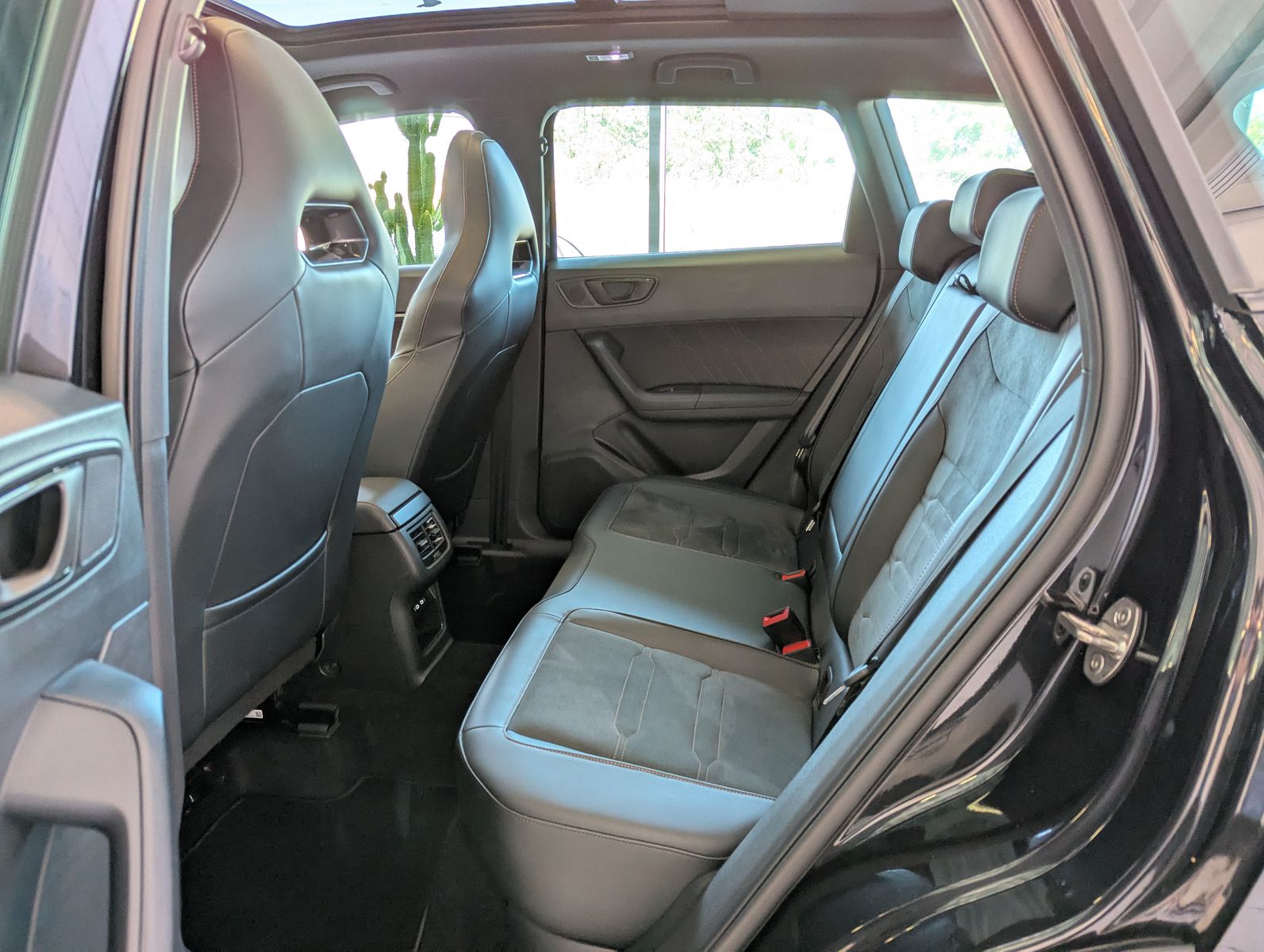 Fahrzeugabbildung CUPRA Ateca 1.5 TSI DSG Pano Dinamica ACC Cam AHK 19"