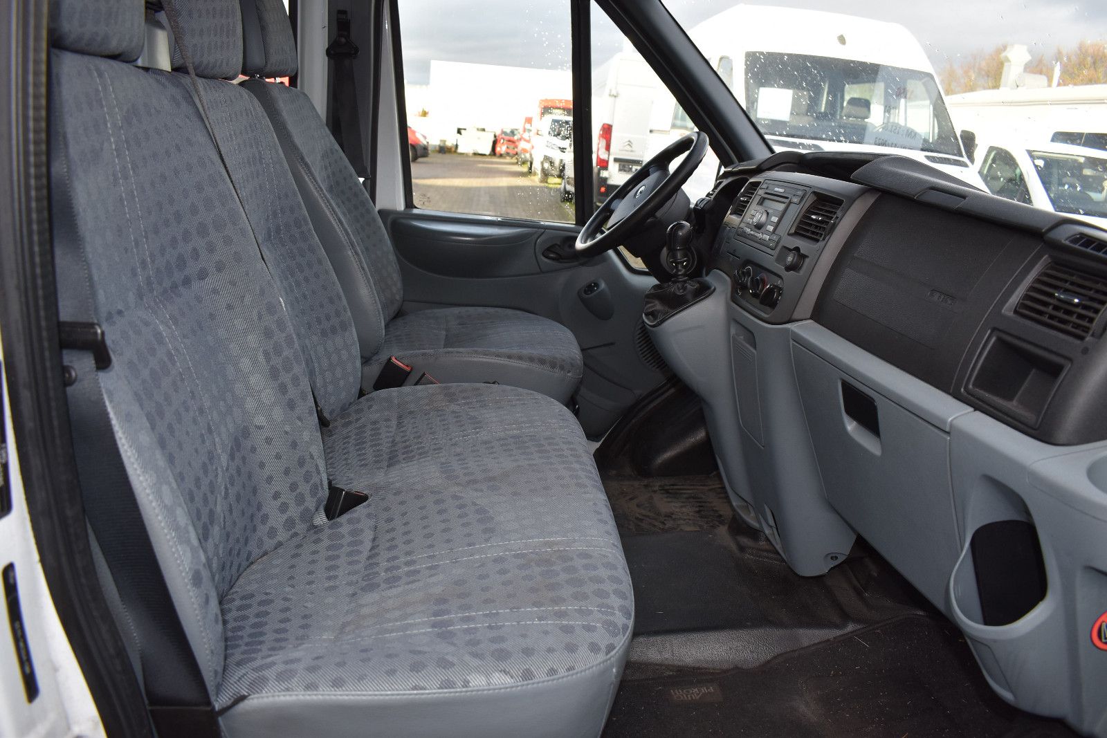 Fahrzeugabbildung Ford Transit Kombi FT 300 L Behindertengerecht*1278