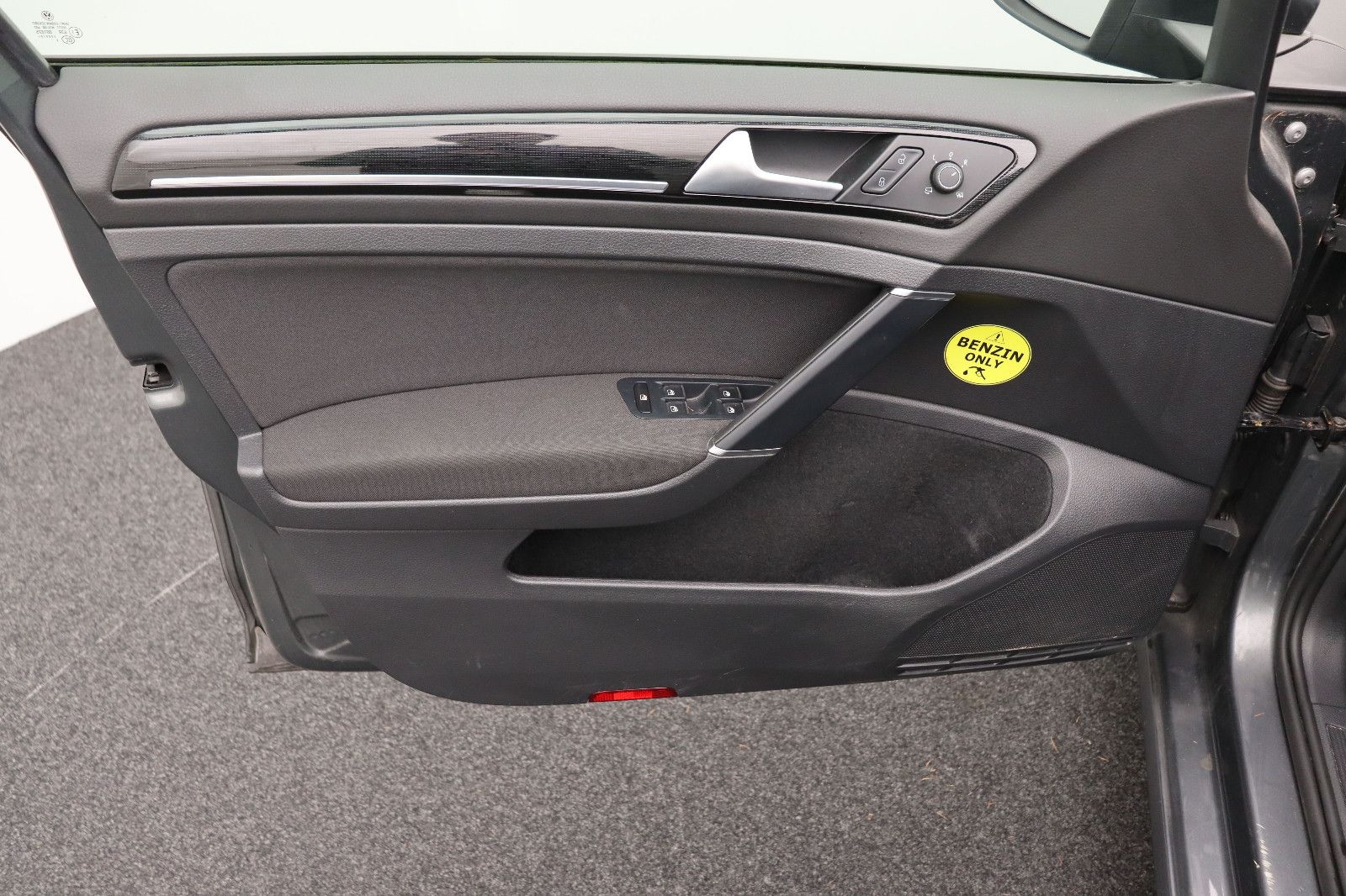 Fahrzeugabbildung Volkswagen Golf VII Lim. 1.5  Highline DSG ACC LED Kamera