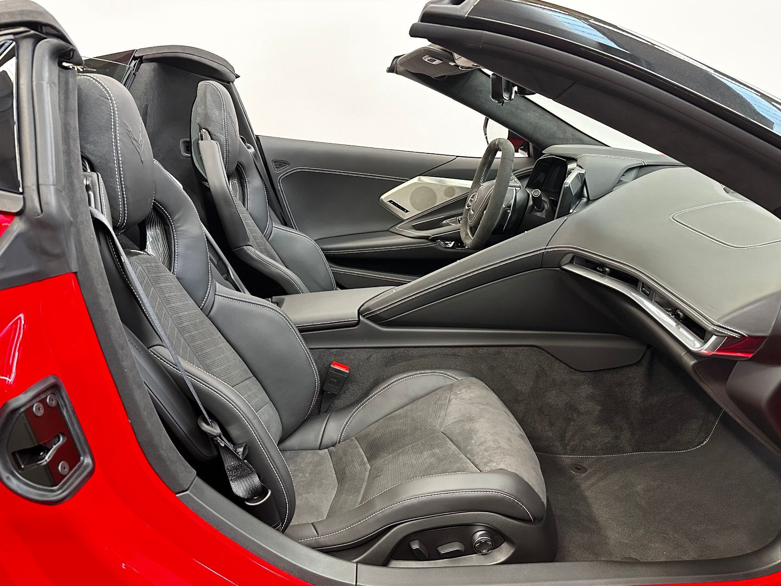 Fahrzeugabbildung Corvette C8 Stingray 3LT/SOFORT VER./CARBON/LIFT/MAGNETIC