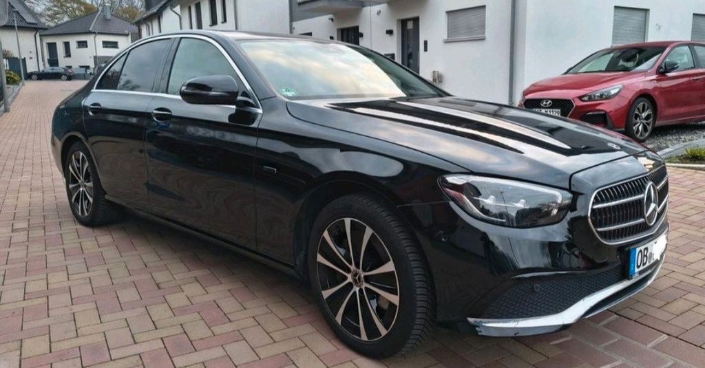 Image of Mercedes-Benz E 300