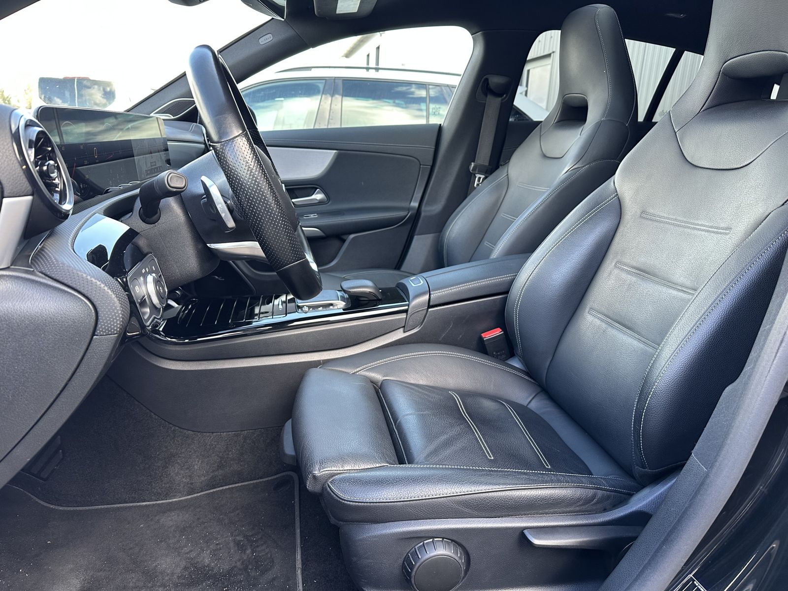 Fahrzeugabbildung Mercedes-Benz CLA 220d Shooting Brake AMG NAV+LED+PANO+360°