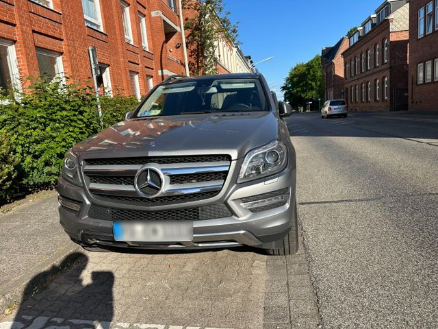 Mercedes-Benz - GL 350 BlueTEC.  